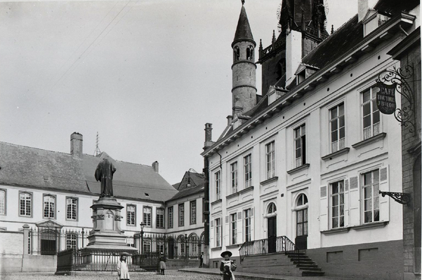 1908 - Place Bléval et hôtel de ville