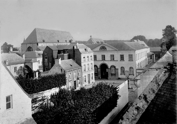 1905 - Place de l'Abreuvoir et Collège communal