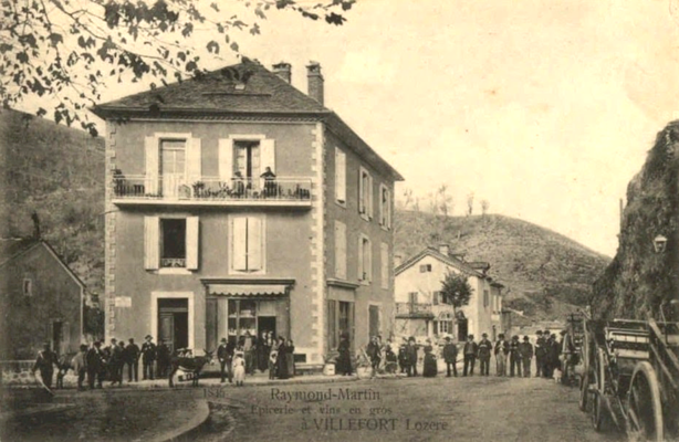 Maison Raymond, au croisement de l'Avenue des Cévennes et de l'Avenue de la Gare