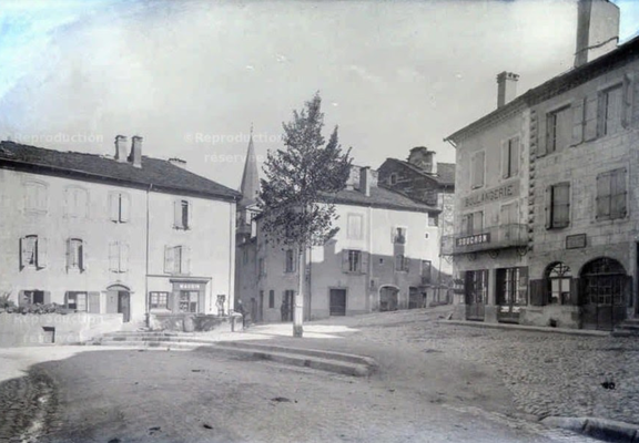 Place de l'Ormeau, entrée Sud de Villefort