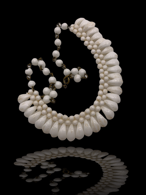 Fabulous 1940s White Glass Necklace with Goldtone Links -bib necklace drops & beads- ideal for wedding-art.106/3