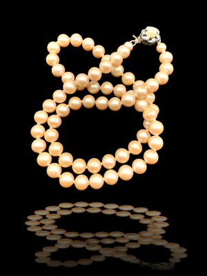 Nostalgic elegance one strand 8mm glass pearls Matinée length necklace w/adorable jewelled flower clasp - art.379/5