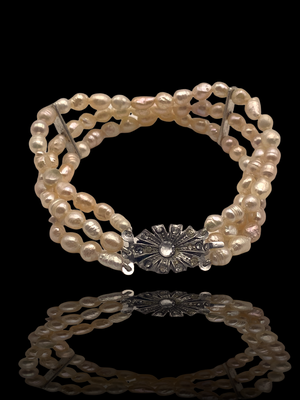 Delicate 1950s Darling bracelet 3 strands of genuine freshwater pearls, gleaming 800silver flower clasp -   -Art.858/3-