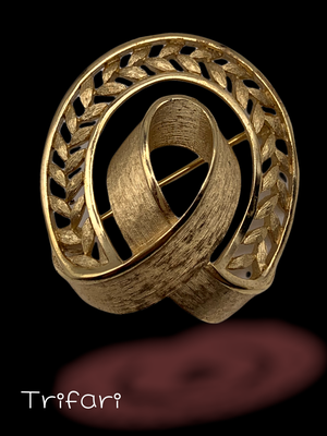 Crown Trifari gold Tone Wreath and Ribbon Brooch- great design in shiny and brushed gold finish - Art.215/2