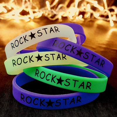 Wristbands für jeden Rockstar-Party-Gast bei Rocker & Royals
