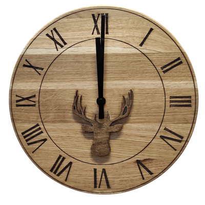 Wanduhr aus Holz mit Hirschmotiv handgefertigt