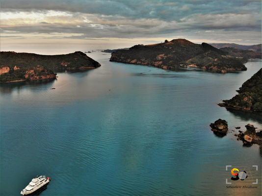 Whangaroa Harbour, iso 200, f 3.5, 1/350s