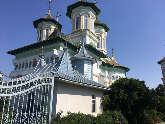 Eine orthodoxe Kirche an der Strecke