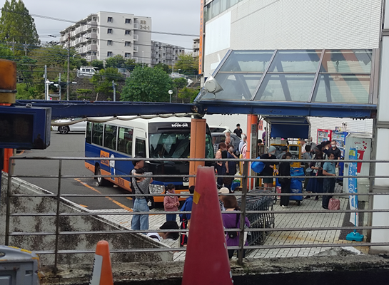 開店前から待ち構える人でいっぱい！！