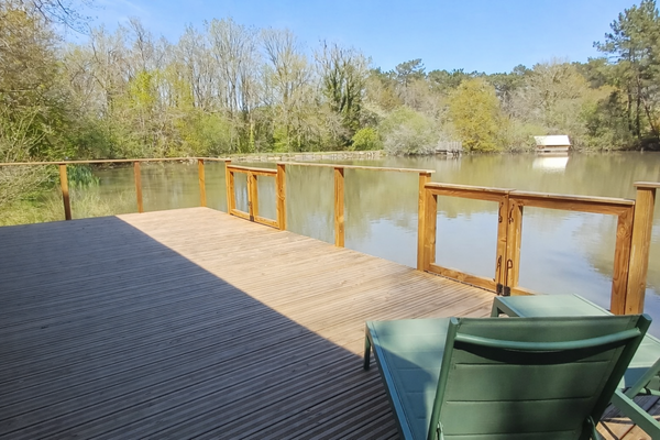 cabane flottante dordogne perigord