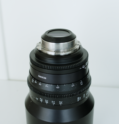 Puhlmann Cine - ARRI/Zeiss Ultra Prime 180mm Cine Lens