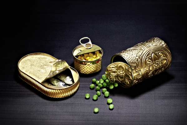 Goldene Konservendosen, Lebensmittelverpackungen /  Foodstyling, Foto: T. Schober
