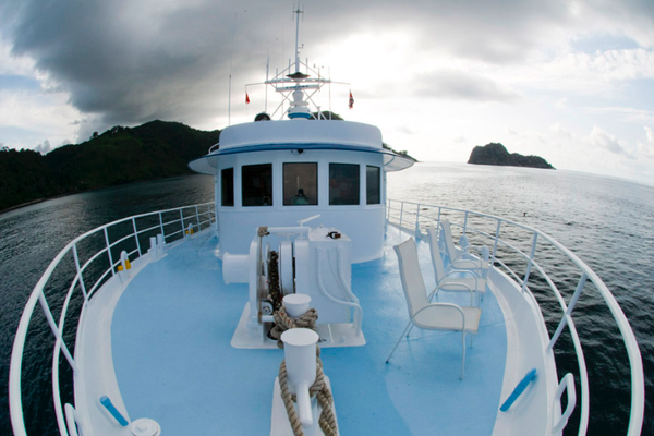 Bow of the ship Seahunter in Cocos Island, ©Unterseahunter Group