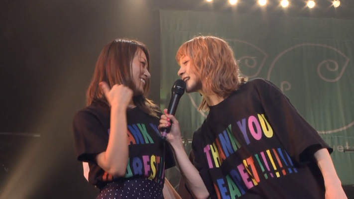 Dann fragt Robin nach "Wie geht's dir" (Genki desu ka?) und Yurika antwortet "Gut" (Genki) 