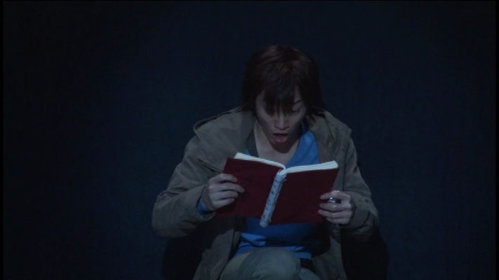 Keisuke ist fassungslos das es die Wahrheit war und ließt von nun an mit welche Abenteuer seine kleine Schwester zu bestehen hat