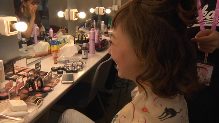 bekommen Make up und die Haare gemacht