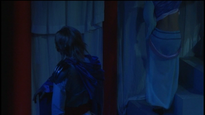 Schnell, da Nakago nach Yui gegriffen hatte, schnappt sich Tamahome ihren Arm --- 