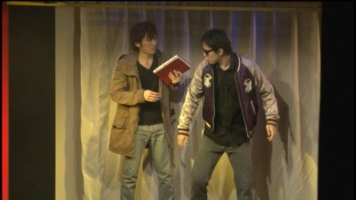 Tetsuya ist Keisuke in eine Buchandlung gefolgt und erfährt von ihm das Miaka in dem Buch ist "Is klar!" "Nein, es stimmt. Und auch Yui-chan ist dort hinein gezogen worden. Sie ist jetzt Miaka's Feindin!"