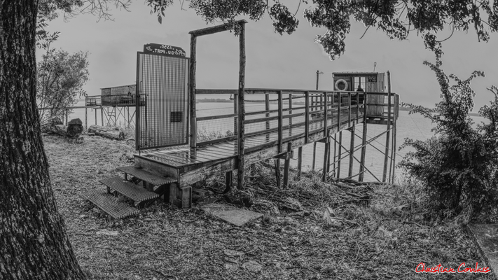 Carrelet à Roque de Thau, port estuarien de la Gironde. Villeneuve, samedi 26 septembre 2020. Photographie HDR © Christian Coulais