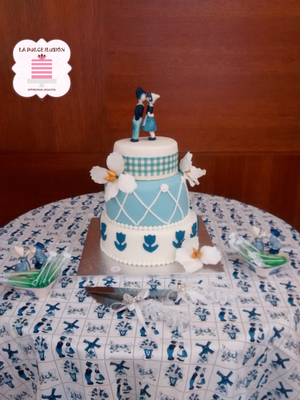 Tarta de boda personalizada de 3 pisos con decoración azul elegante. Tartas de boda en Cartagena, Murcia. Tarta de boda espectacular.