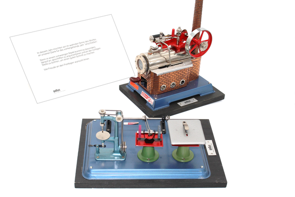 142 - D14 M56 als Set "Braun Elektronik GmbH", beide Modelle wurden in 2 aufeinander folgenden Jahren als Geschenk an Kunden ausgegeben - as a set "Braun Elektronik GmbH", both models were given out as gifts to customers in 2 consecutive years -