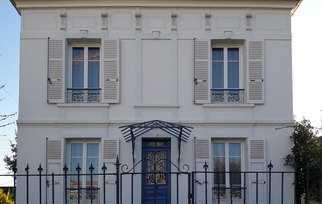 Façade avant transformation d’une maison ancienne dans le Val-d’Oise.