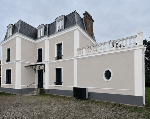 Maison de type Mansart, dans l'Oise, à la façade rénovée - projet rénovation et architeture intérieure Bologna Design.