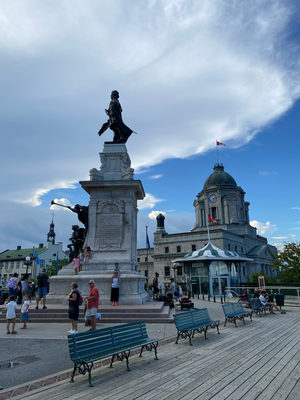Auf der Terrasse Dufferin wacht die Statue des Stadtgründers Samuel de Champlain über alles.