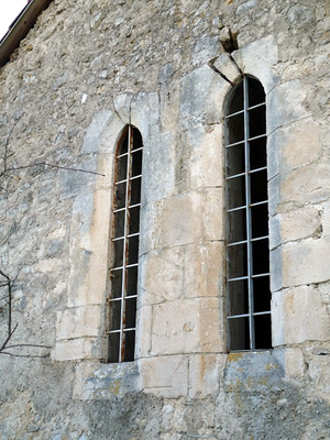 Pignon est de la chapelle St Vital avec deux lancettes étroites