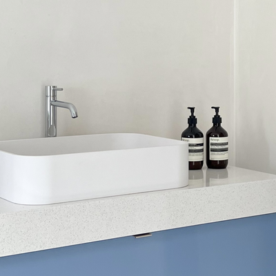 Baltas pastatomas praustuvas iš Silestone kvarcinio akmens