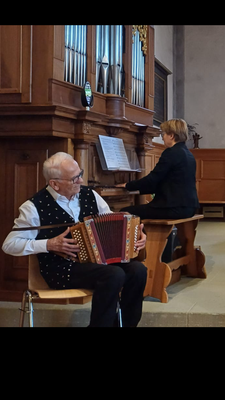 20.10.24, Erntedank Gottesdienst, Werner Gasser Schwyzerörgeli mit Doris Zürcher Orgel / Klavier