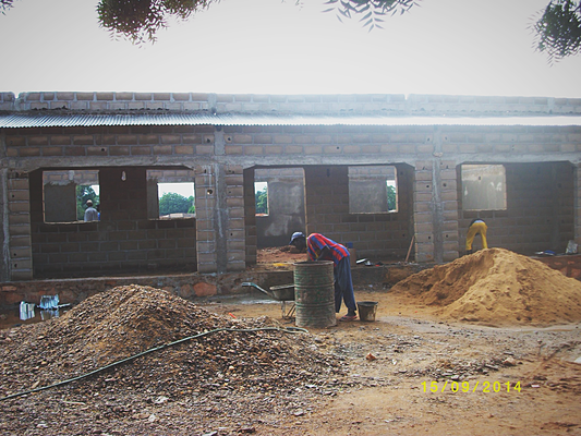 N'Gabaoro-Droit : Installation des tôles (09/2014)