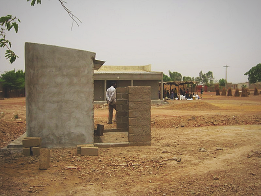 Construction des latrines du CSCOM de DROIT