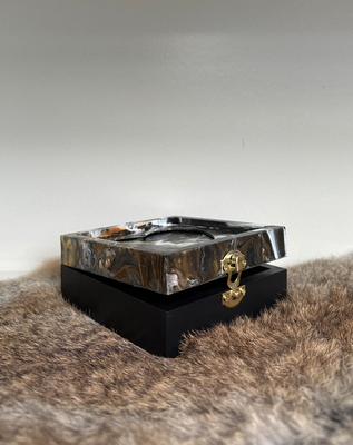 Houten doosje met hartvorm voor as, sieraden of andere herinneringen 11 x 11 x 5 cm. 