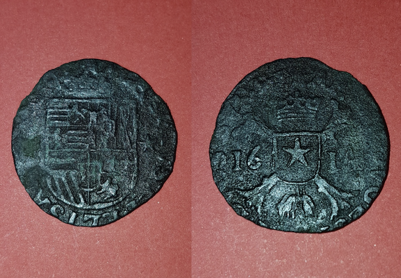 Oord of Tweeduitenstuk. Koperen munt uit 1614 met de vijfpuntige ster van de munt in Maastricht en met het gekroonde Oostenrijks-Bourgondische wapen van de Aartshertogen. Bron: Facebook - Metaaldetector Vondsten Asten Someren en Omgeving.
