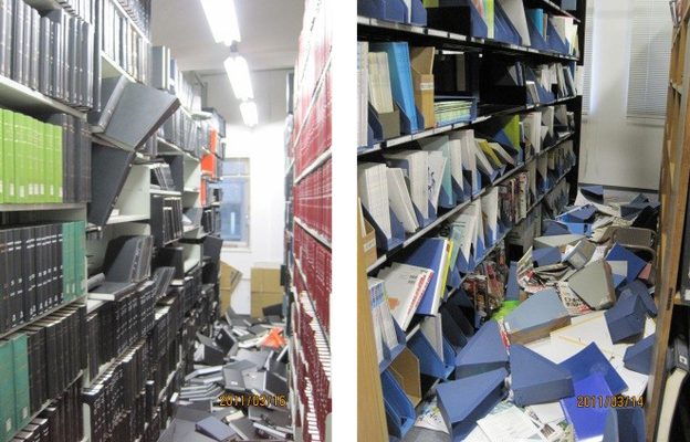 経済学図書館では、一部で天井や壁に書架を固定したボルトが剥がれたが、倒壊はしなかった。また3層の書庫壁面の一部が崩落したが、建物全体に甚大な被害はなかった。 … 利用者、職員ともに負傷者はいなかった。 … 全蔵書93万冊のうち6,982冊が落下し、91冊が破損した。閲覧室の新着雑誌は未製本で、ファイルボックスに入れられて配架されていたため、足の踏み場もないほど床に散乱した。（年報II 3頁）