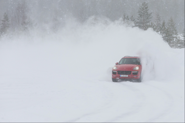 Porsche Cayenne GTS / Uwe Mansshardt