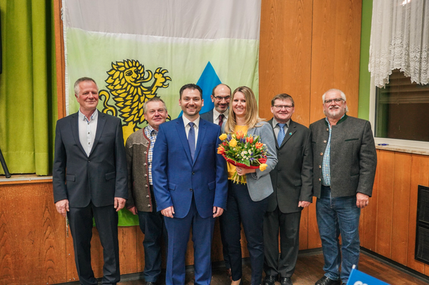 Bürgermeisterkandidat Sebastian Hartl mit Ehefrau Stefanie und der CSU Führung im Markt Luhe-Wildenau