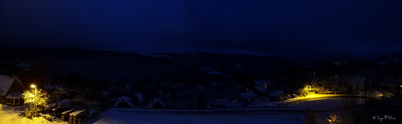 Serge FAURE Serge Faure  Panoramique de Charlannes à Saint-Sauves-d'Auvergne la nuit - Massif du Sancy - Auvergne - France