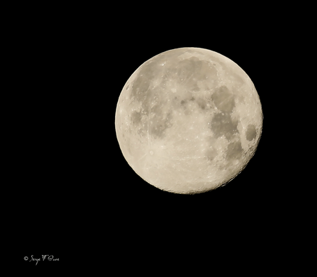 Super pleine lune du loup le 04 01 2026 à 02h00