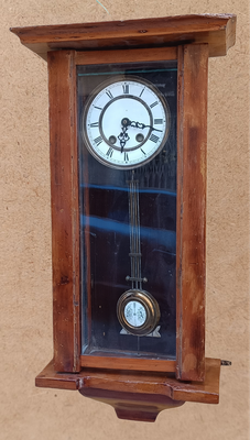 Reloj antiguo con péndulo R/A y esfera esmaltada. Ref RG030. 60x32x15