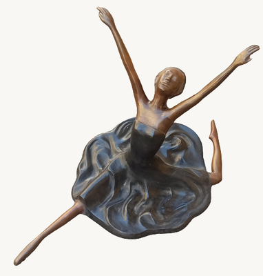 Bailarina bronce. 40x73x41. Pareja disponible