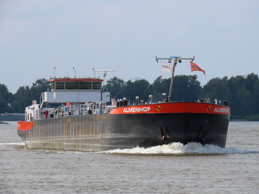 Motortankschip Almenhof met ENI-nummer 04503360, dubbelwandig tankschip van HGK Shipping Group, varend onder Duitse vlag.