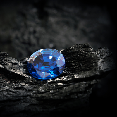 Sehr schöner  blauer Saphir höchste Reinheit, im Brilliantschliff für Ring oder Anhänger