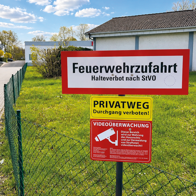 HAUSVERWALTUNG ZENTRAL HESSEN, Hinweisschilder Zufahrt
