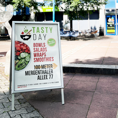 Gestaltetes und produziertes Poster für einen Kundenstopper eines Bowl-Ladens in Eschborn