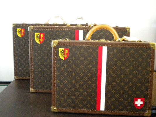 bande peinture sur valise louis vuitton