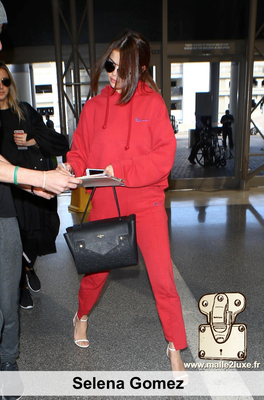 selena gomez aime les malles louis vuitton