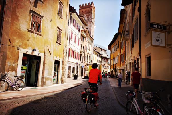 Einfahrt nach Trient auf der Suche nach der Unterkunft Al Cavour 34