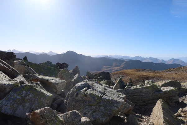 Steine und Berge so weit das Auge reicht